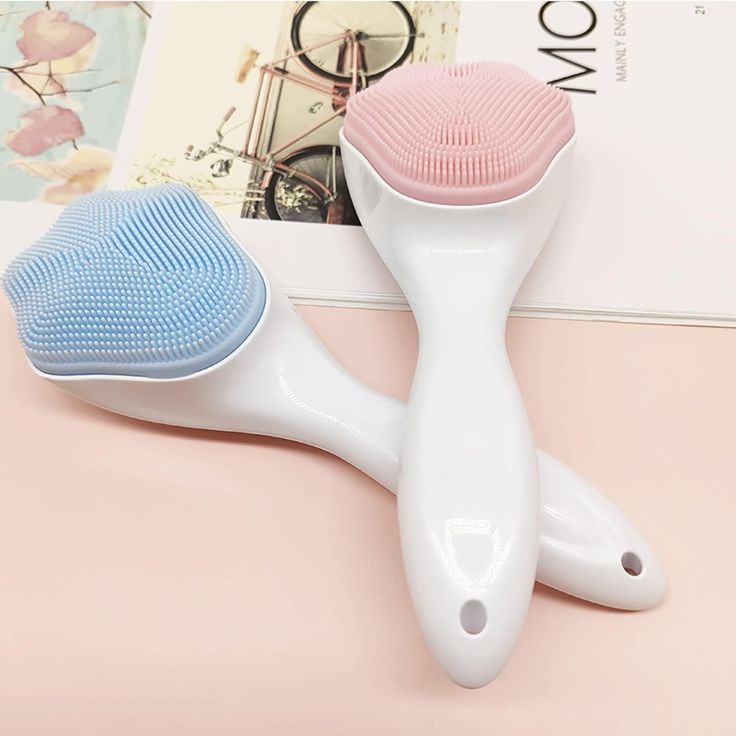 1 Pack Face Scrubber Exfoliating Brush, Manual Handheld Facial Cleansing Brush Blackhead Scrubber, Soft Food Grade Silicone bristles for Face Skincare